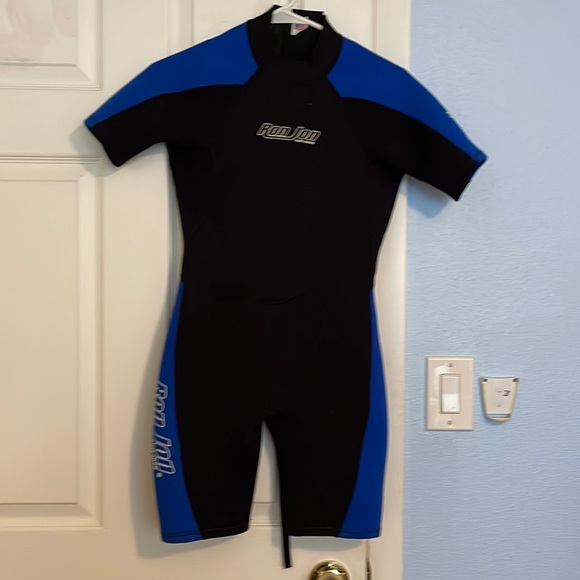 Wet suit - Picture 1 of 4